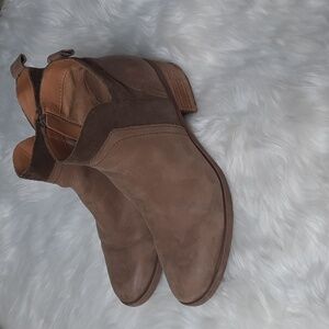 Korks Thyone leather size 8 booties